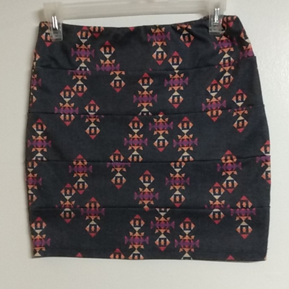 Nollie Aztec Tribal Print Bandage Style Mini Skirt - Picture 3 of 7
